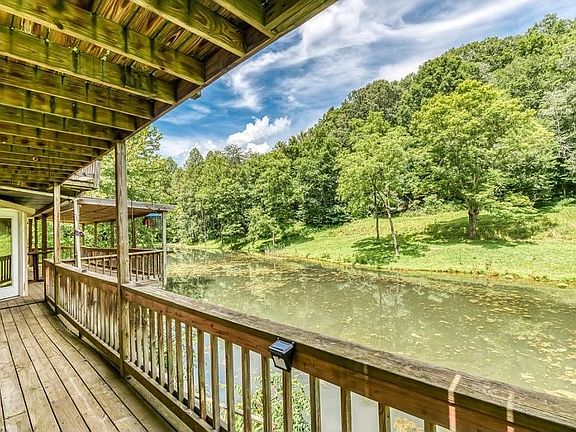 5th image of 174 Whispering Oaks Dr