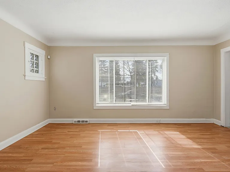 1301 E Muir Ave — Photo 2