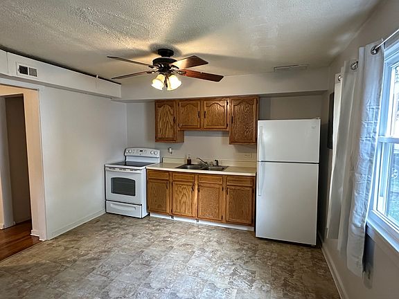 2nd image of 2306 Deerfield Ct