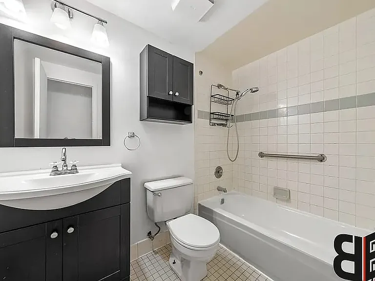 496 Lexington Ave #1 — Photo 10