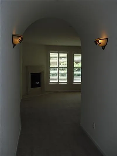1427 Wyndham Ln — Photo 4