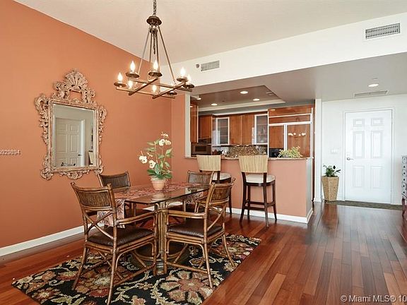 4th image of 1819 SE 17th St #1610