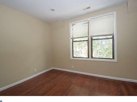 4th image of 2346 N Park Ave Fl 3