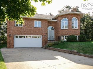 6 Patton Ln, Halifax, NS B3M4K5