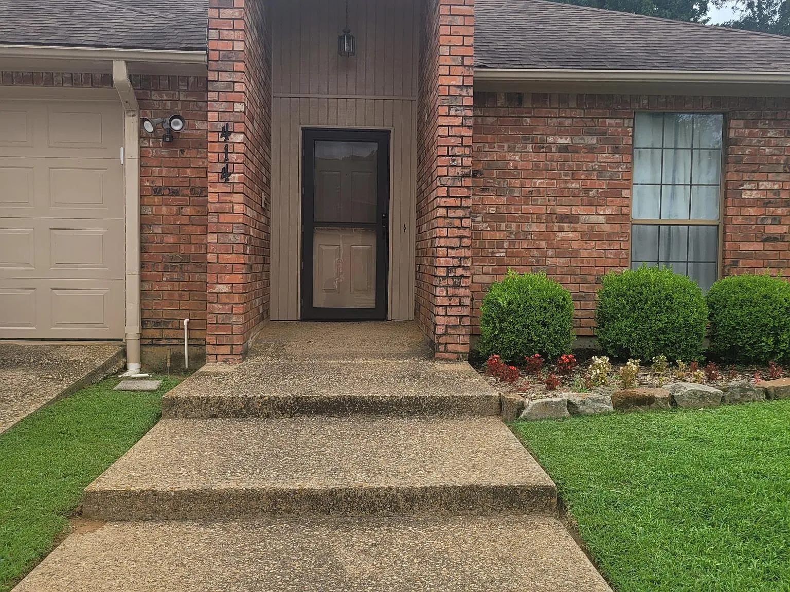 3 bed, 2000 sqft, $1,900 — Photo 2