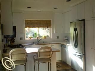 4th image of 483 Lake Shore Ln