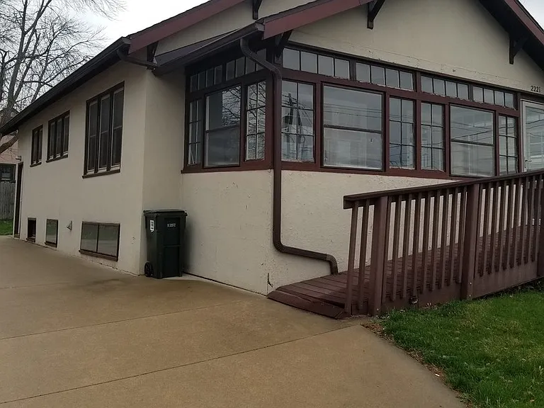 2221 Main St — Photo 4