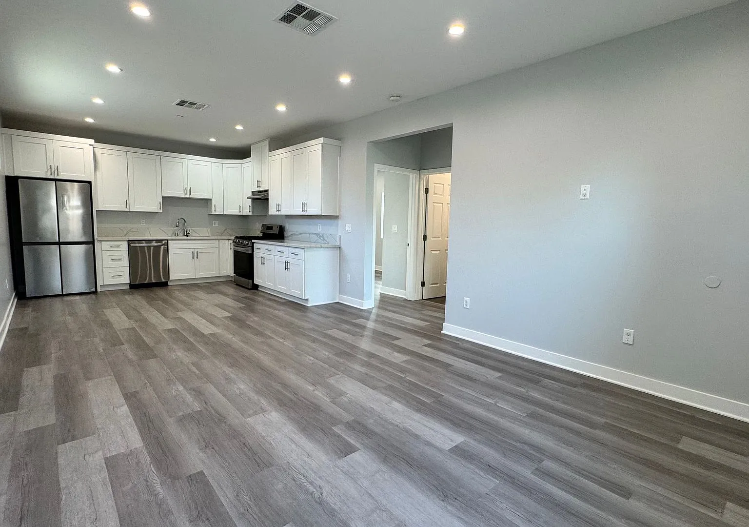Newer 2br/1ba Adu Built In 2023 With Central A/C Pet Friendly — Photo 2