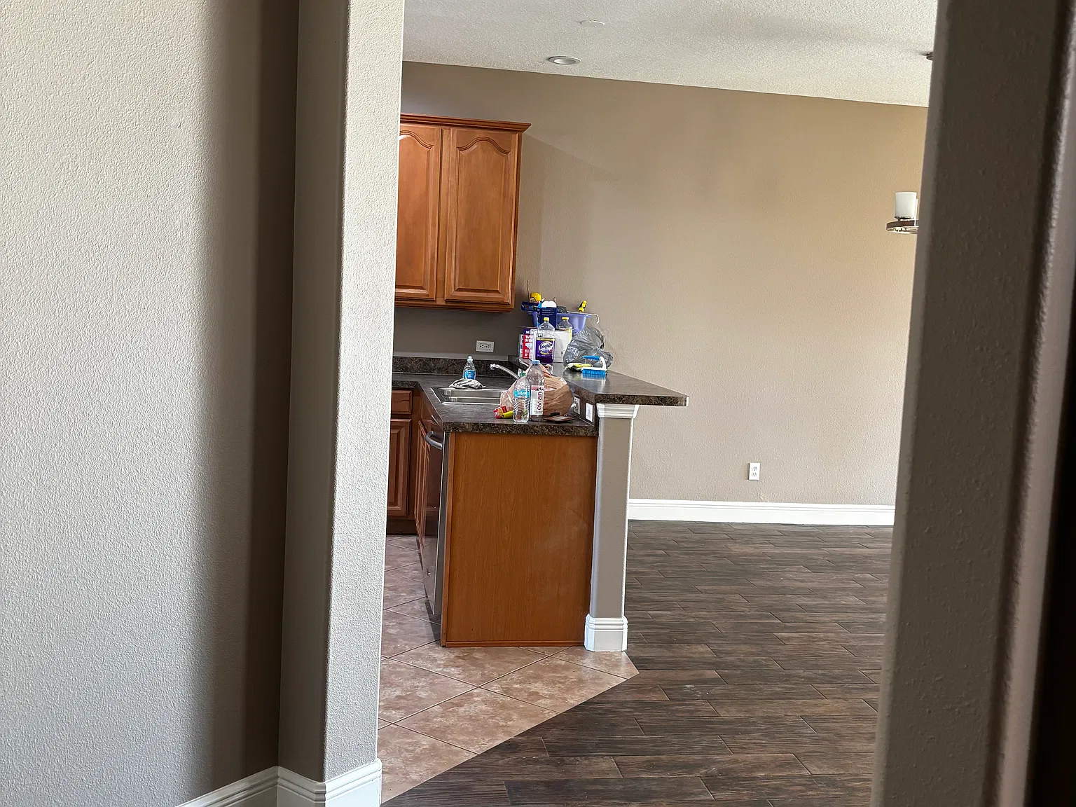 3 bed, 2000 sqft, $2,400 — Photo 2