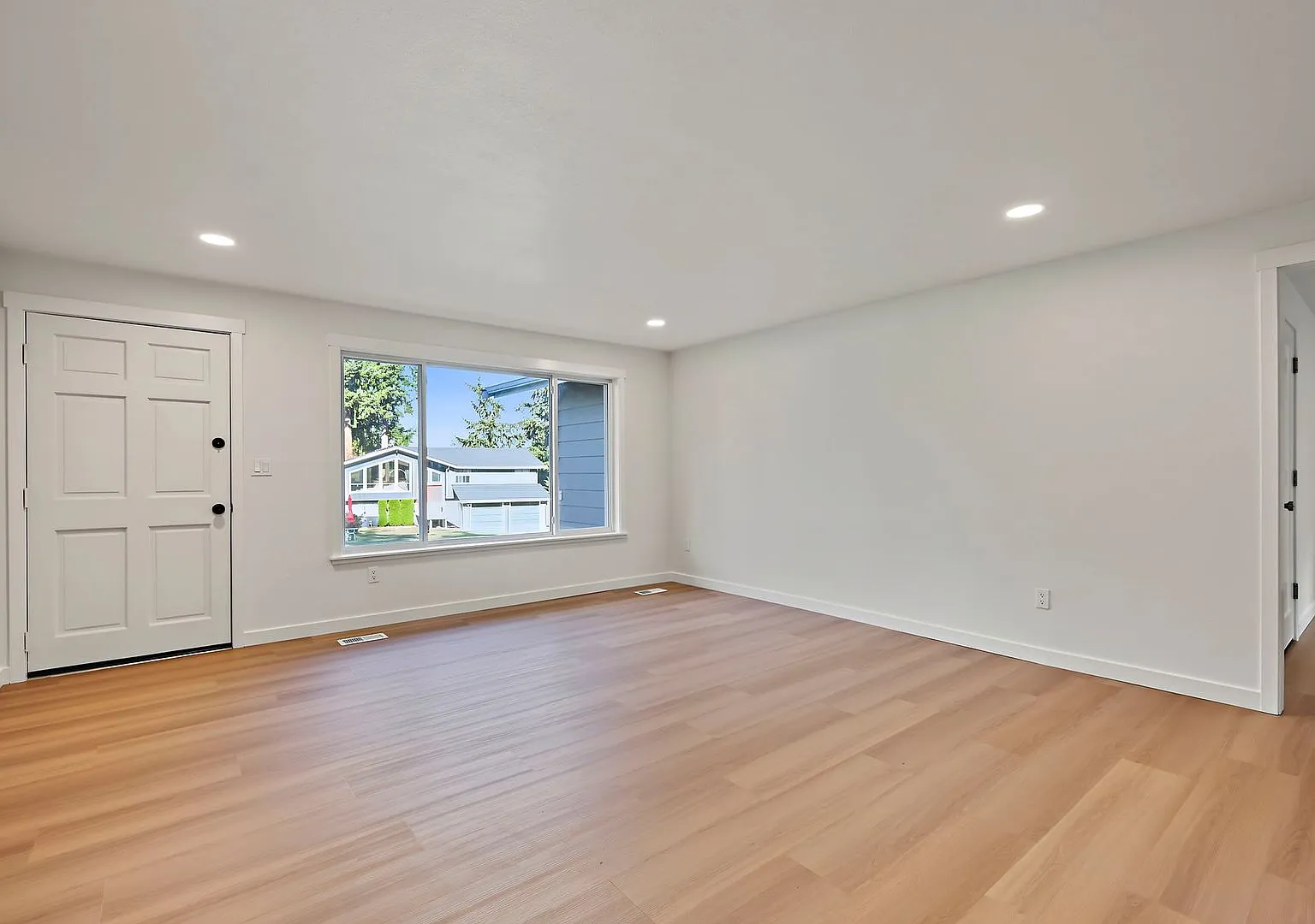 Lake Tapps living! Highly desired 3 bedroom Rambler!! — Photo 4