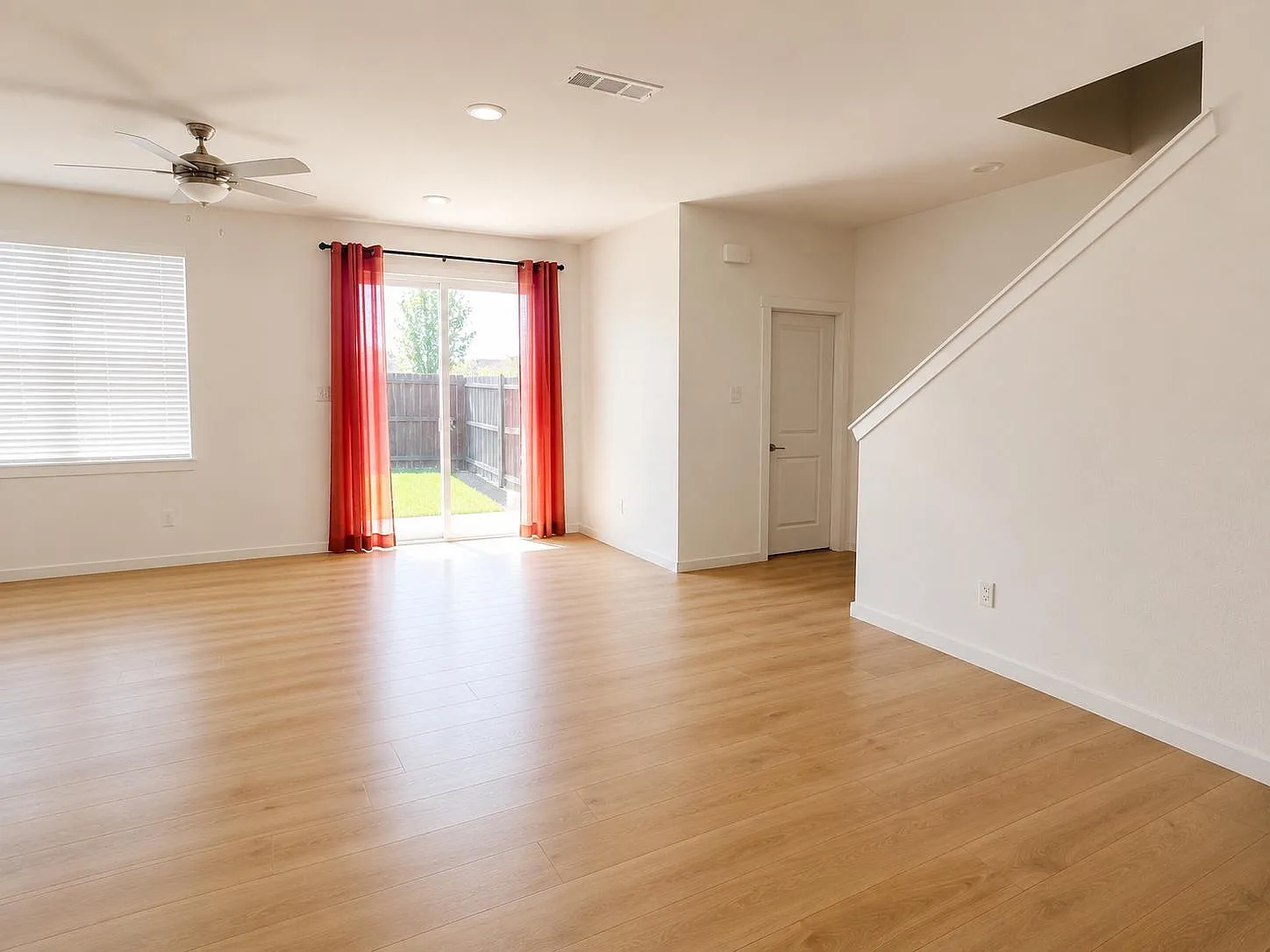 3 bed, 2.5 bath, 1881 sqft, $2,600 — Photo 4