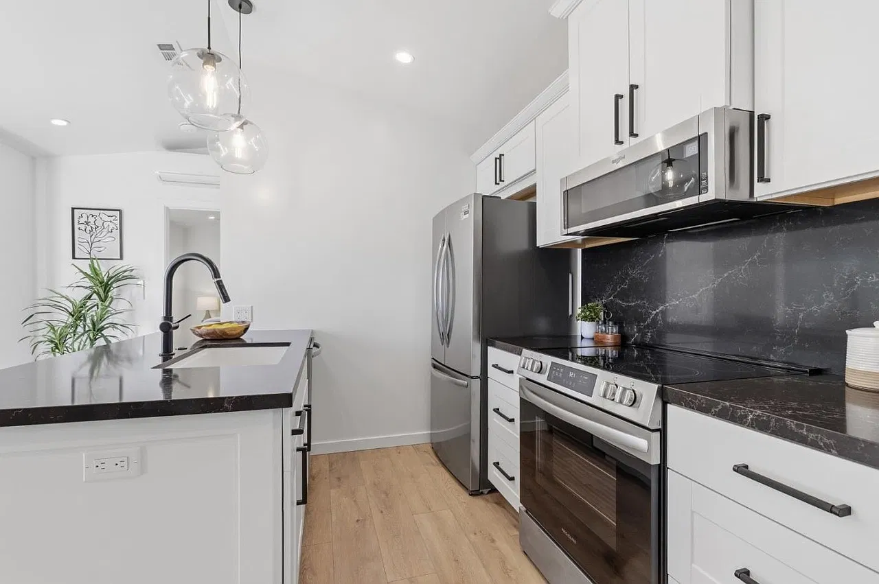 1 bed, $3,000 — Photo 3