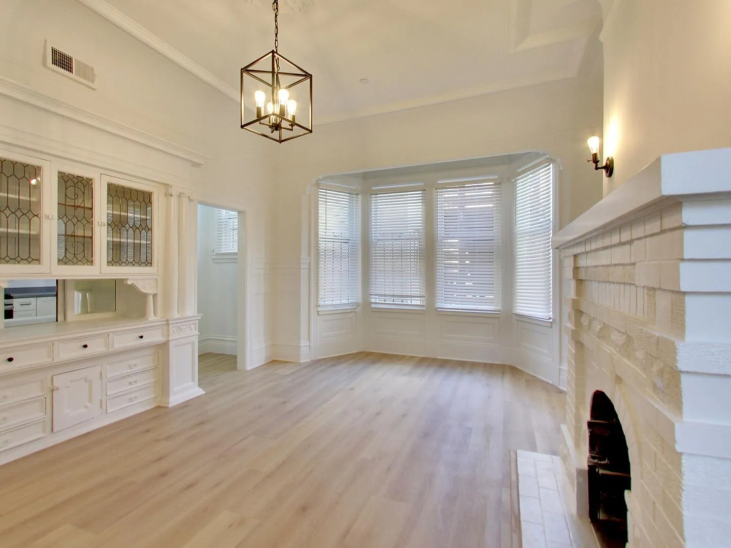 Renovated 2BR/2BA + Office Directly Across from Alamo Square Park! — Photo 2
