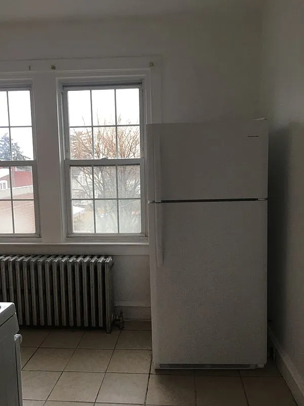 2 bed, 1.0 bath, 900 sqft, $1,350 — Photo 3