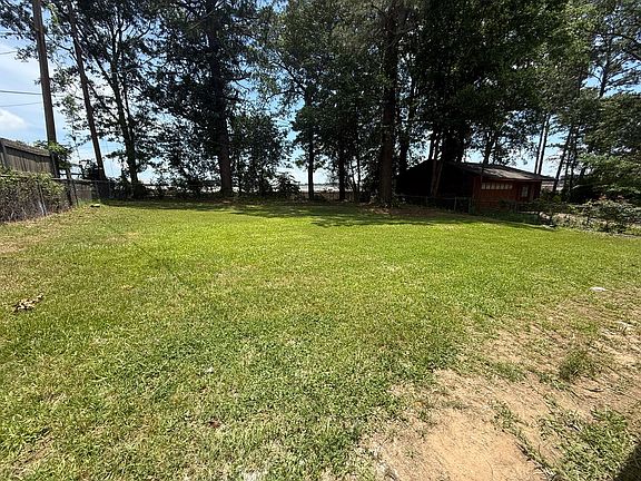 3rd image of 9119 Bridgewood Dr