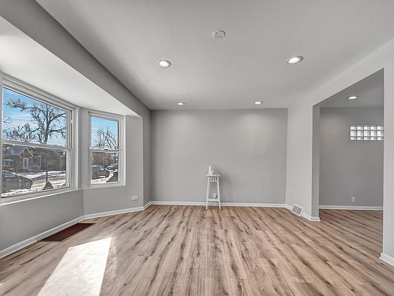 3rd image of 740 Grant Ave