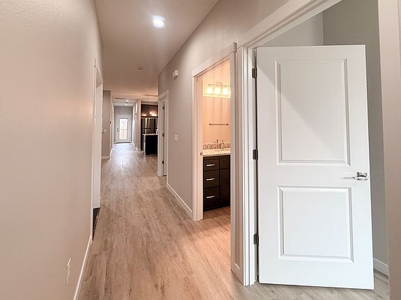 4th image of 5534-5564 Skyline Rd S #5552