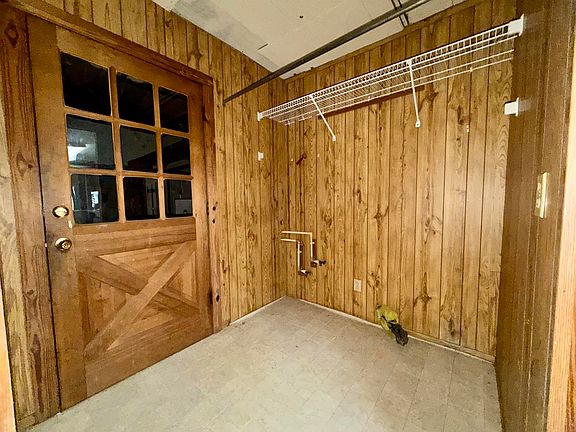 8th image of 200 Plum St