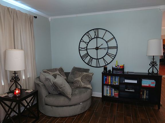 Walk-in space by front door