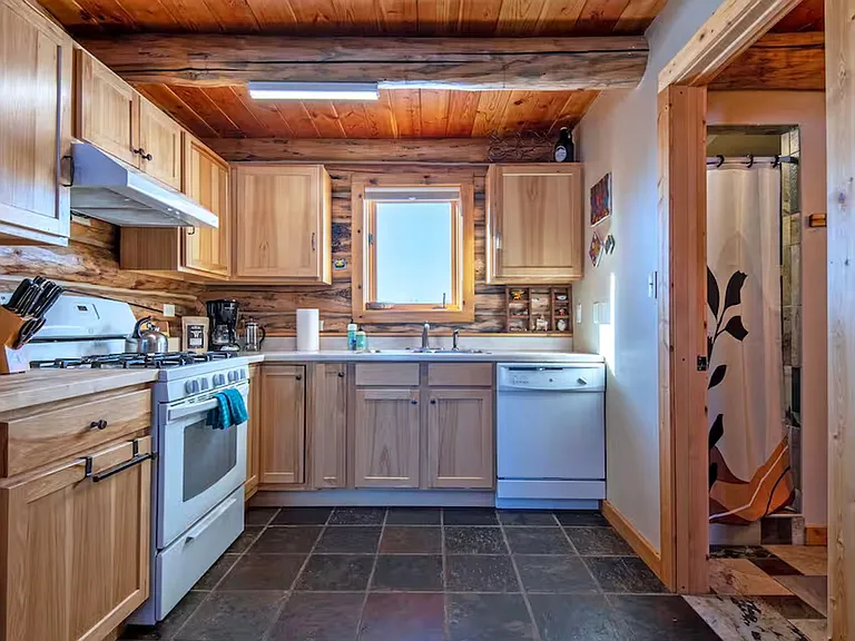 5077 Pine Dr — Photo 9