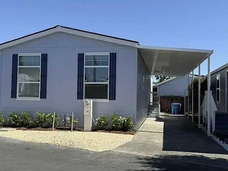 246 Apple Ln — Photo 2
