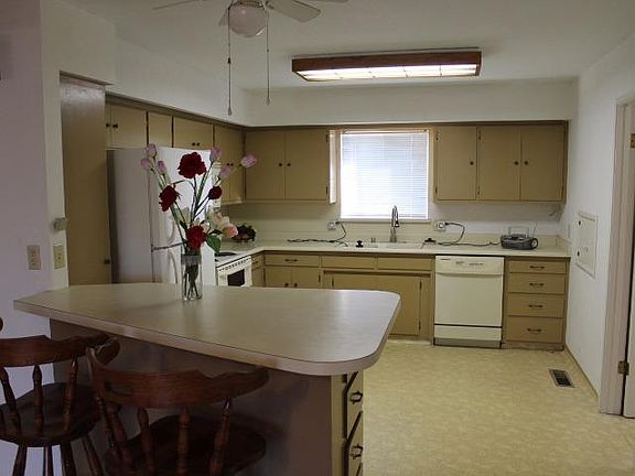 4th image of 3951 Marshall Way