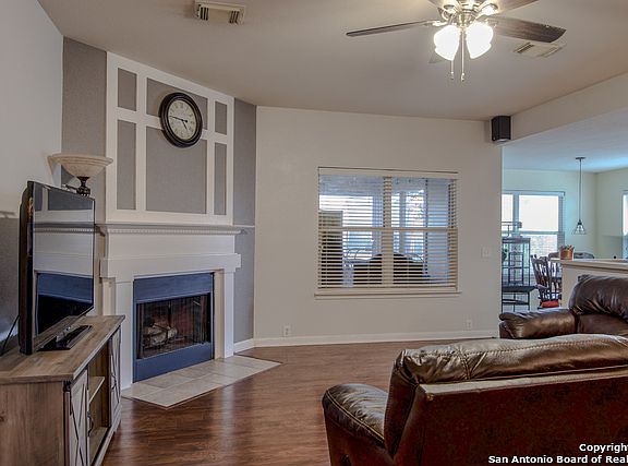 4th image of 1632 Rolling Brook Ln