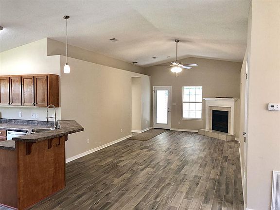 3rd image of 10424 Millbrook Dr