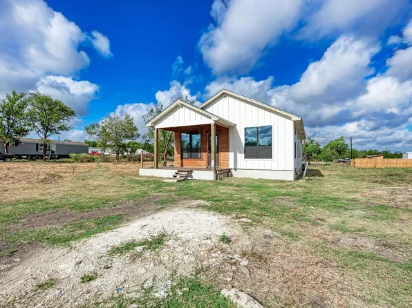 122 Los Fresnos Dr, Dale, TX 78616