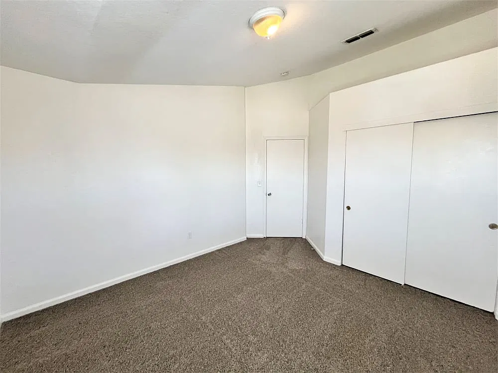 3 bed, 2142 sqft, $1,500 — Photo 3