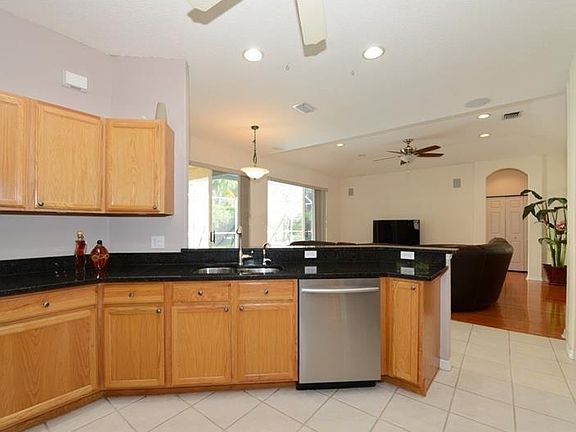 4th image of 405 Lakewood Dr