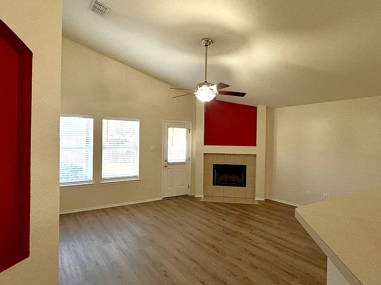 5301 Comanche Wells Dr — Photo 4
