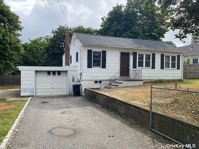 1st image of 117 Woodycrest Dr