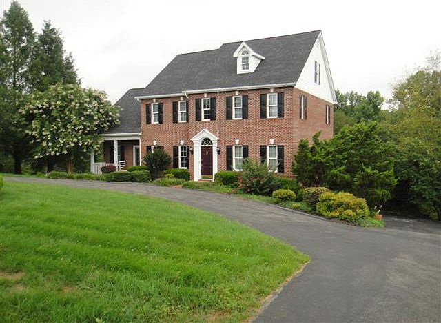 1st image of 369 Oakmont Dr