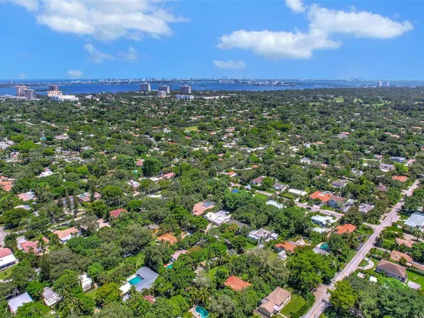 729 NE 117th St, Biscayne Park, FL 33161