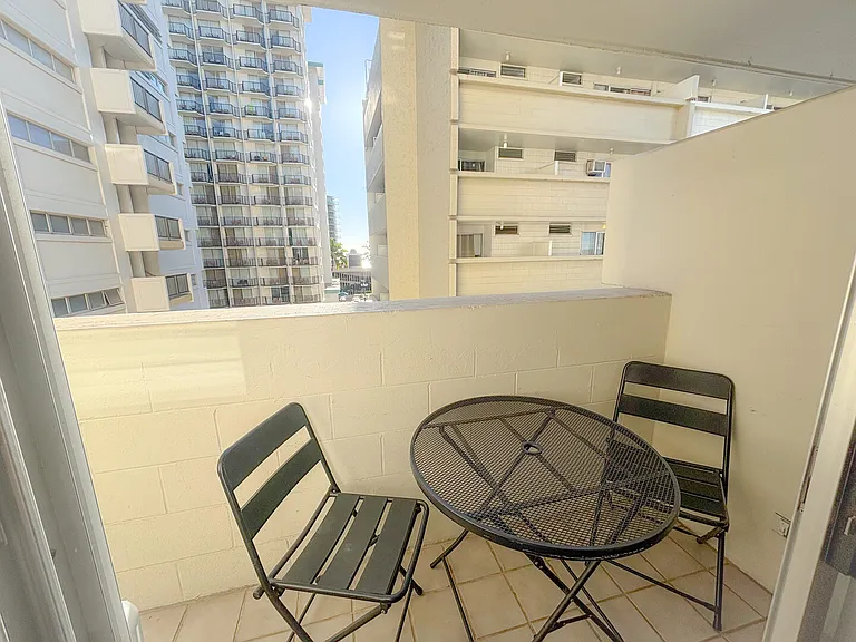 Kuhio Ave — Photo 14