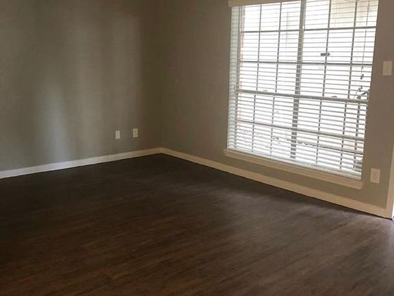 4th image of 15311 Knox Ave #1W