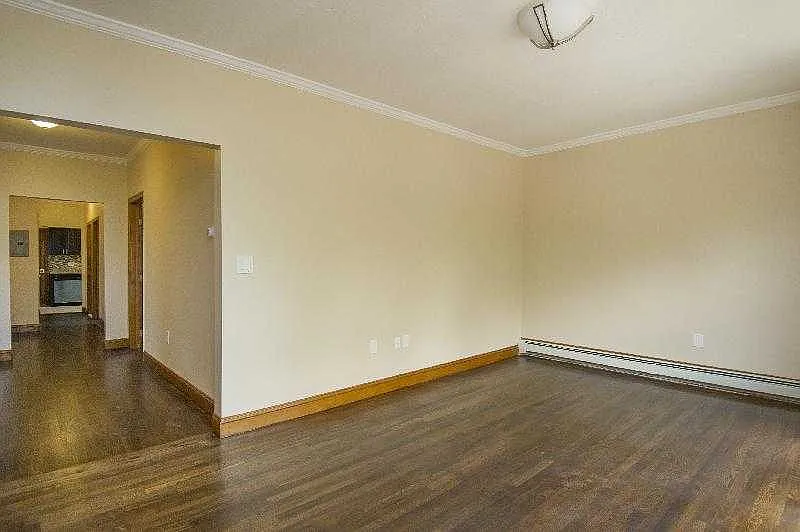 4 bed, 1.5 bath, $3,275 — Photo 4