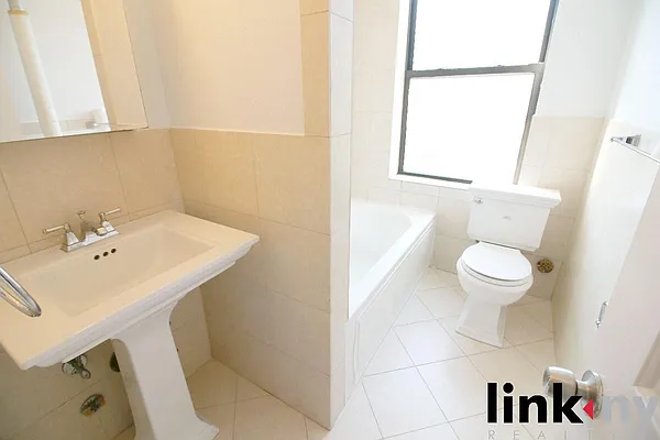 Rented by Link NY Realty | media 9