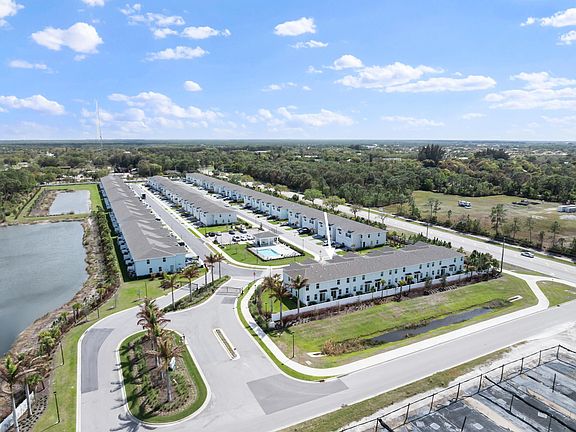 4th image of 5612 SE Edgewater Circle
