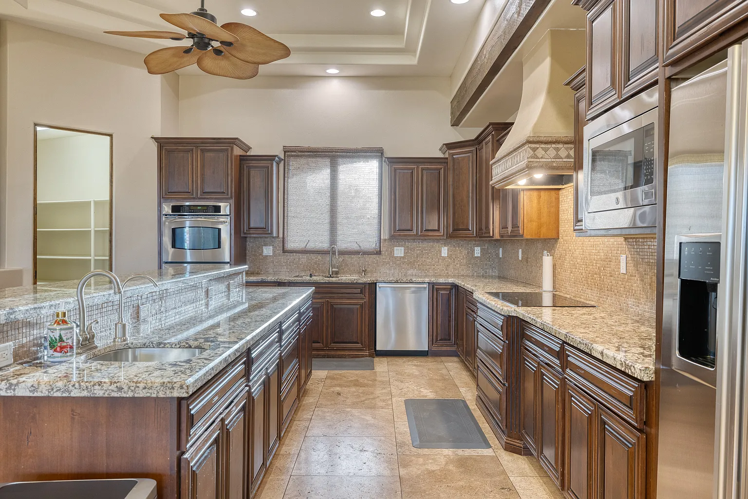 5 bed, 3.5 bath, 3812 sqft, $4,400 — Photo 1