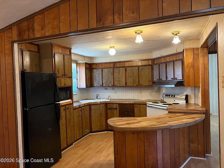 126 Vanguard Cir — Photo 3