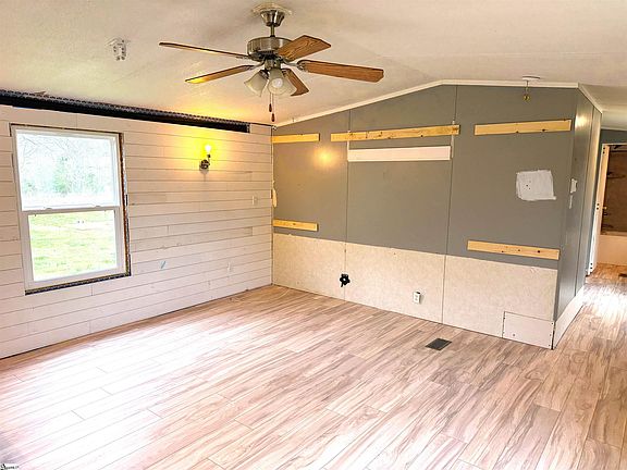 3rd image of 631 Allen Bridge Rd