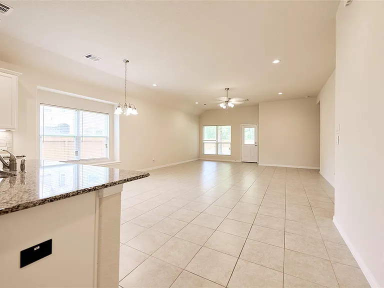 604 Linnwood Dr W — Photo 14