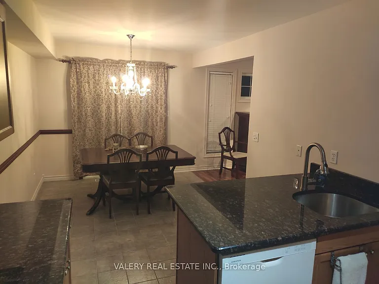 1058 Lexington Cir — Photo 36
