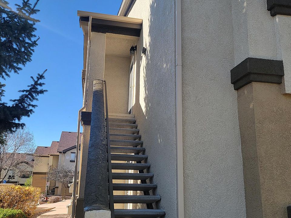 Entry Stairs, recently replaced steps
