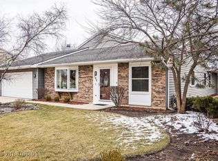 700 Mensching Rd, Roselle, IL 60172