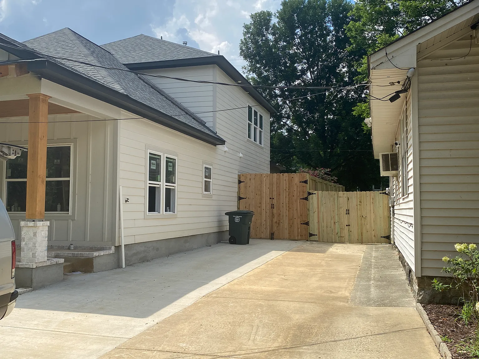 5 bed, 2500 sqft, $4,495 — Photo 3
