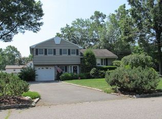 65 Fairway Dr, East Hanover, NJ 07936