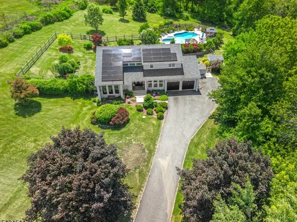 4 Campbell Dr, Hardyston Twp., NJ 07419